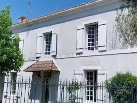 vente maison 7 pièces 164 m² à villiers-en-bois (79360)  198 550 €