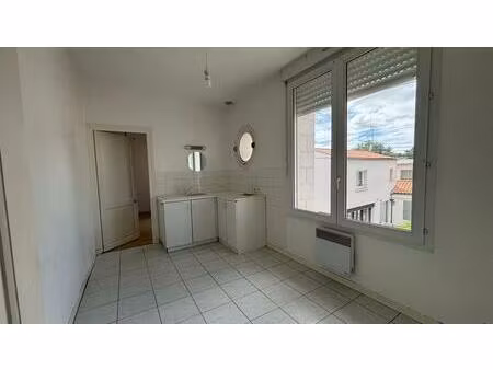 location appartement 2 pièces 44m² la rochelle 17000