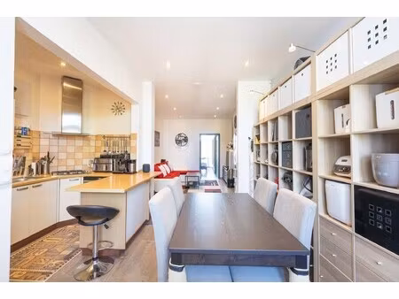 app. 2 slaapkamers in perfecte staat  niet ver van dailly