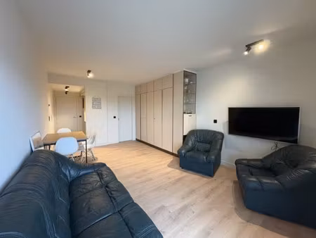 zongerichte studio op het 6de verdieping