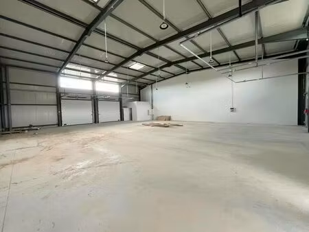 vente entrepôt les arcs 83460 700m²