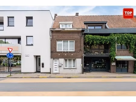 woning met 4 slaapkamers met alles op wandelafstand.