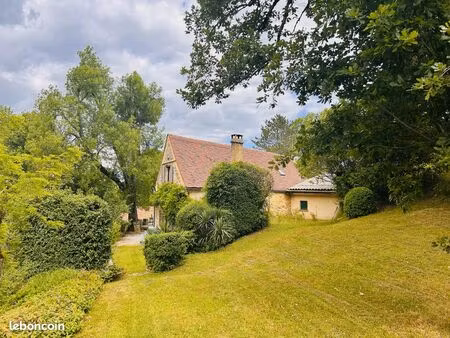 propriété 8 pièces 160 m²