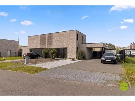 moderne ben-woning met 3 slaapkamers op toplocatie