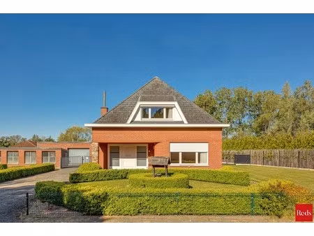 open bebouwing met tal van mogelijkheden in het groen