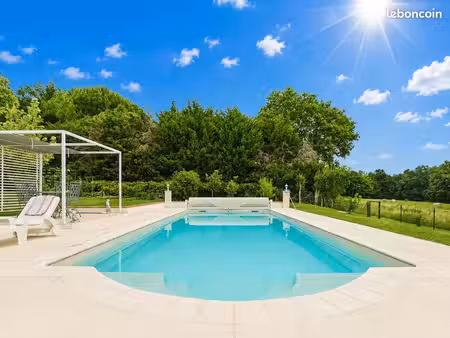 propriété 10 pièces 239 m²
