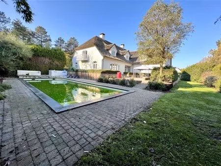 prachtige villa met 9 slaapkamers en buitenzwembad