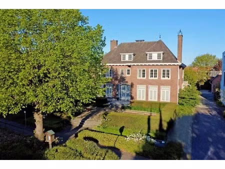 prachtige te renoveren villa met b&b in het centrum van stevoort