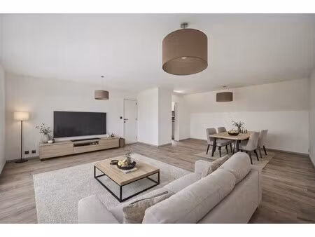 instapklaar 2-slaapkamerappartement met garage in harelbeke