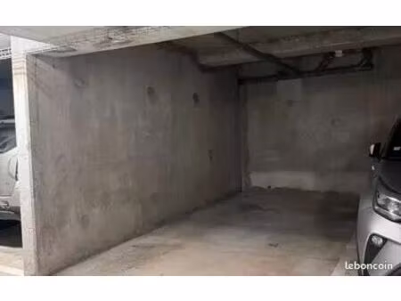 place de parking montpellier