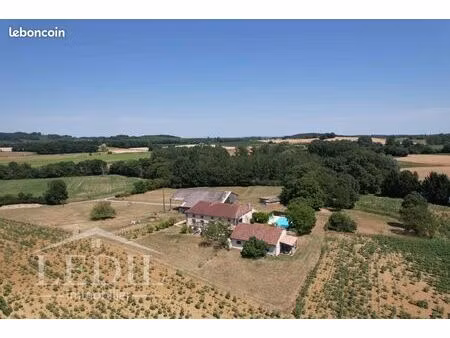 propriété 4 pièces 255 m²