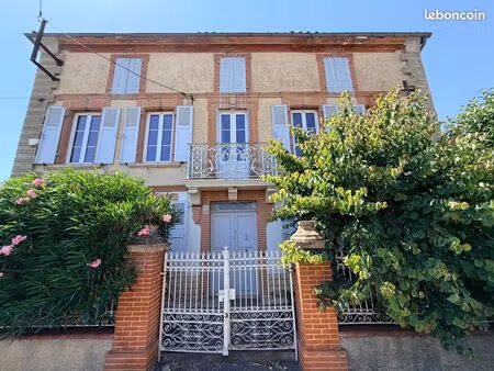 a vendre maison de caractere / 189 m²/ piscine/ hyper centre/ parcelle 882 m²