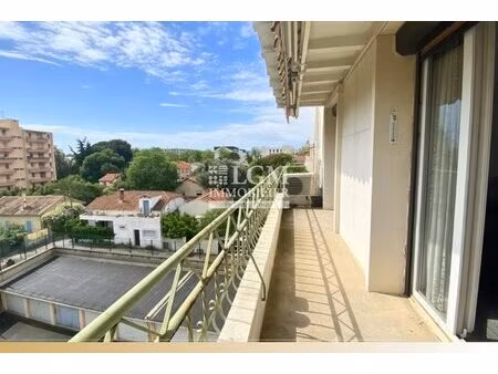 t3 traversant avec balcon filant et vue dégagée – dpe c - montpellier figuerolles