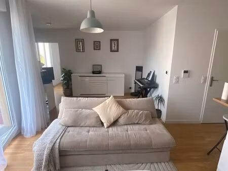 t2 45 m² avec balcon et parking – verrières-le-buisson