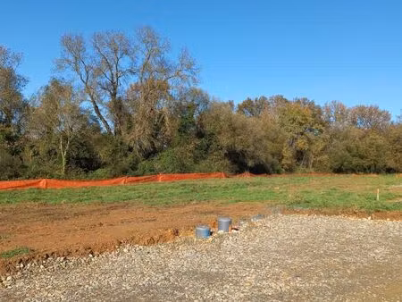 terrain 451 m² le gua