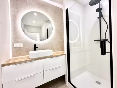 appartement 2 pièces cabine rénové de 63m2 en centre ville et à deux pas de la mer