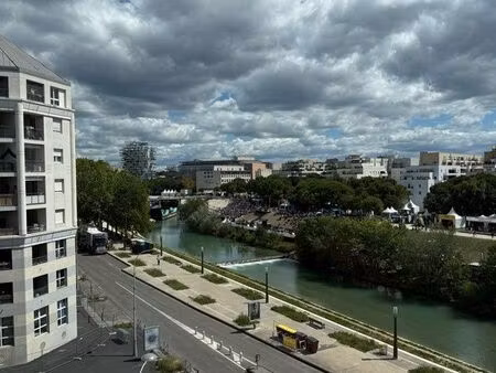 studio meublé sans vis-à-vis avec vue exceptionnelle sur le lez – parking privatif – port 
