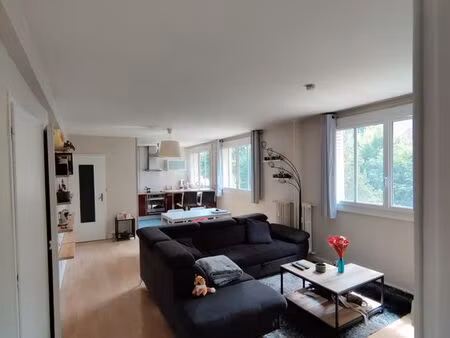 t2 lumineux 48 m² - balcon/cave - gratte-ciel