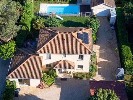 maison 7 pièces 145m² avec piscine jassans-riottier