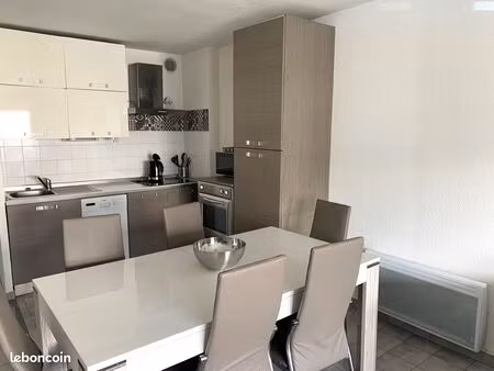 avec ascenseur  2 piéces meublé de 45m²