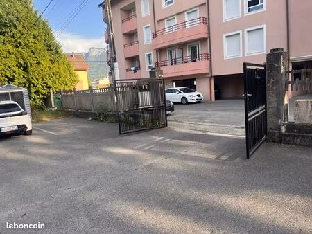 parking à la roche sur foron