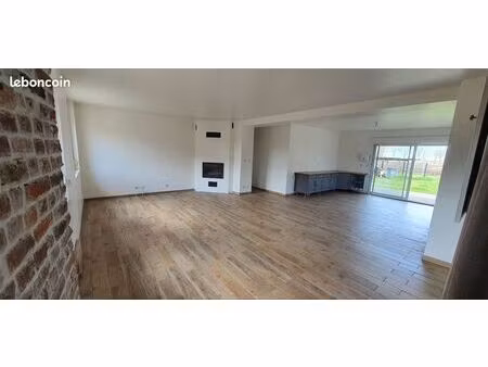 maison individuelle de plain-pied avec garage et jardin clos