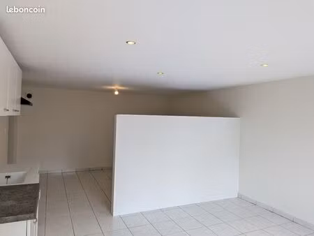 grand studio  à louer