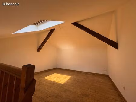 à louer – superbe appartement en duplex avec mezzanine – centre-ville