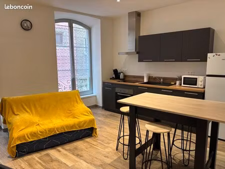 a louer joli t2 meublé  tout équipé  de 40m2 environ  entièrement rénové  libre de suite