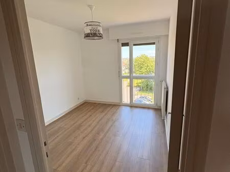 bel appartement t4 avec balcon  garage et cave