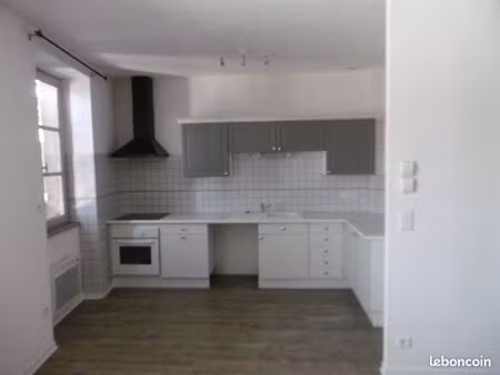 location appartement t3 centre de saint macaire