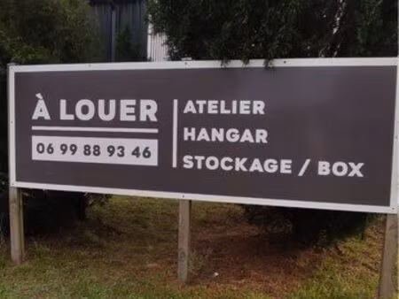 location  box 52 m² carre