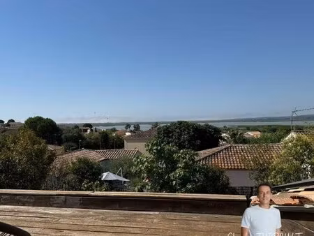 villa contemporaine avec vue panoramique sur l'étang de vendres et la méditerranée