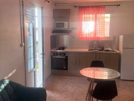 f2 meublé 28 m² + terrasse 6 m² – tout inclus – schœlcher – disponible suite à un désistem