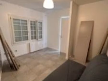 studio avec cuisine séparée au calme