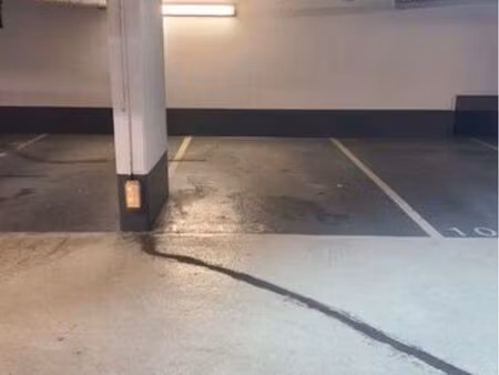 place de parking dans résidence sécurisée proche de la sortie