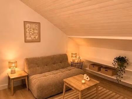 studio meublé rénové – centre-ville de bressuire – charges incluses
