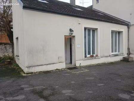 appartement f2+ au rdc en plein centre historique