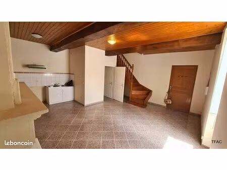ladaux : t3 duplex de 70 57 m² dans petit immeuble en pierre