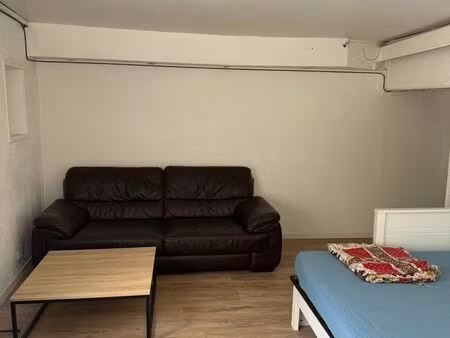 t2 35m2 bâtiment ancien - rue grand charmont
