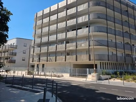 place de parking voiture +possibilité moto