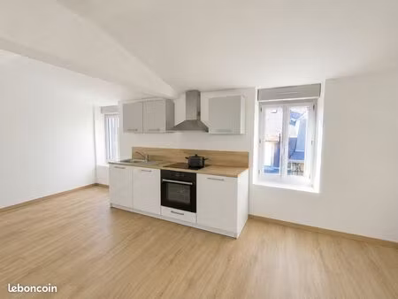 studio meublé  climatisé  refait à neuf