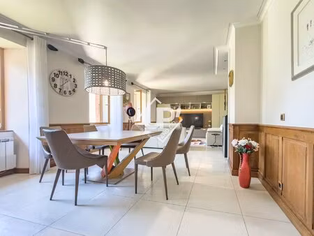 t4 de charme entièrement rénové au cœur du village