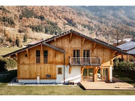 magnifique chalet avec jolie terrasse et jardin