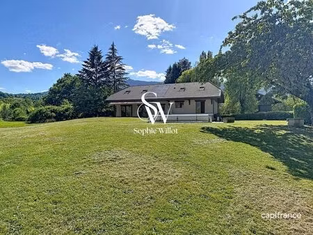 maison de famille à vendre 7 pièces - 200 m2 hab. (245 utiles) - 2000m2 terrain prox. lac.