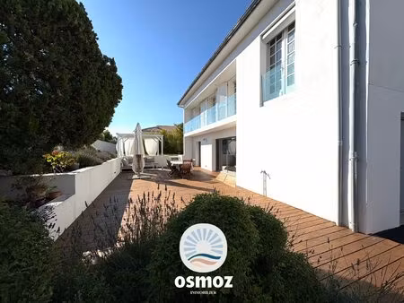 maison entièrement rénovée à deux pas des commerces !