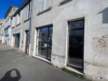 vente commerce 66 m² rochefort (17300)