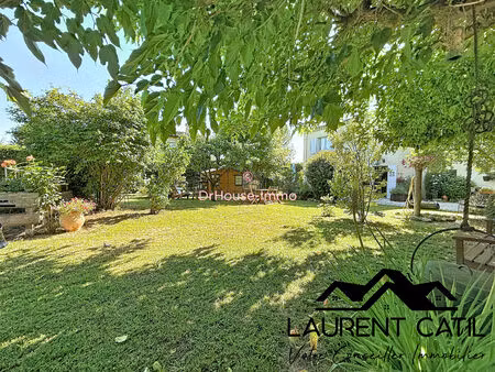 au coeur du village  maison avec jardin clos et garage
