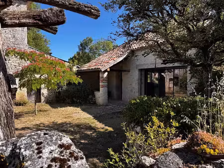 vente maison 8 pièces 209 m² à montaigu-de-quercy (82150)  270 000 €