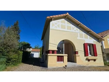 maison individuelle rénovée  avec jardin et deux garages  au coeur de ribérac